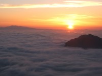 雲海に沈む夕日